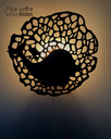 Coffre-aux-etoiles-Applique-lumineuse-lampe-dentelle-mer-baleine-02.webp