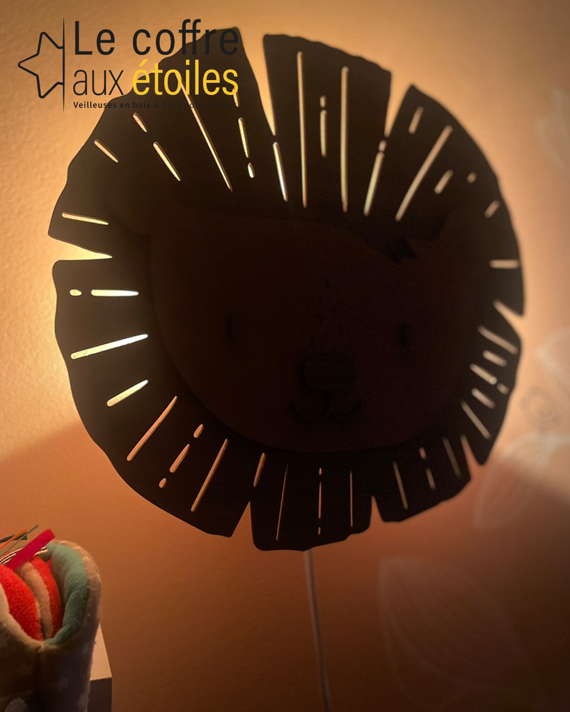 Le-coffre-aux-étoiles-veilleuse-Lion-02.webp
