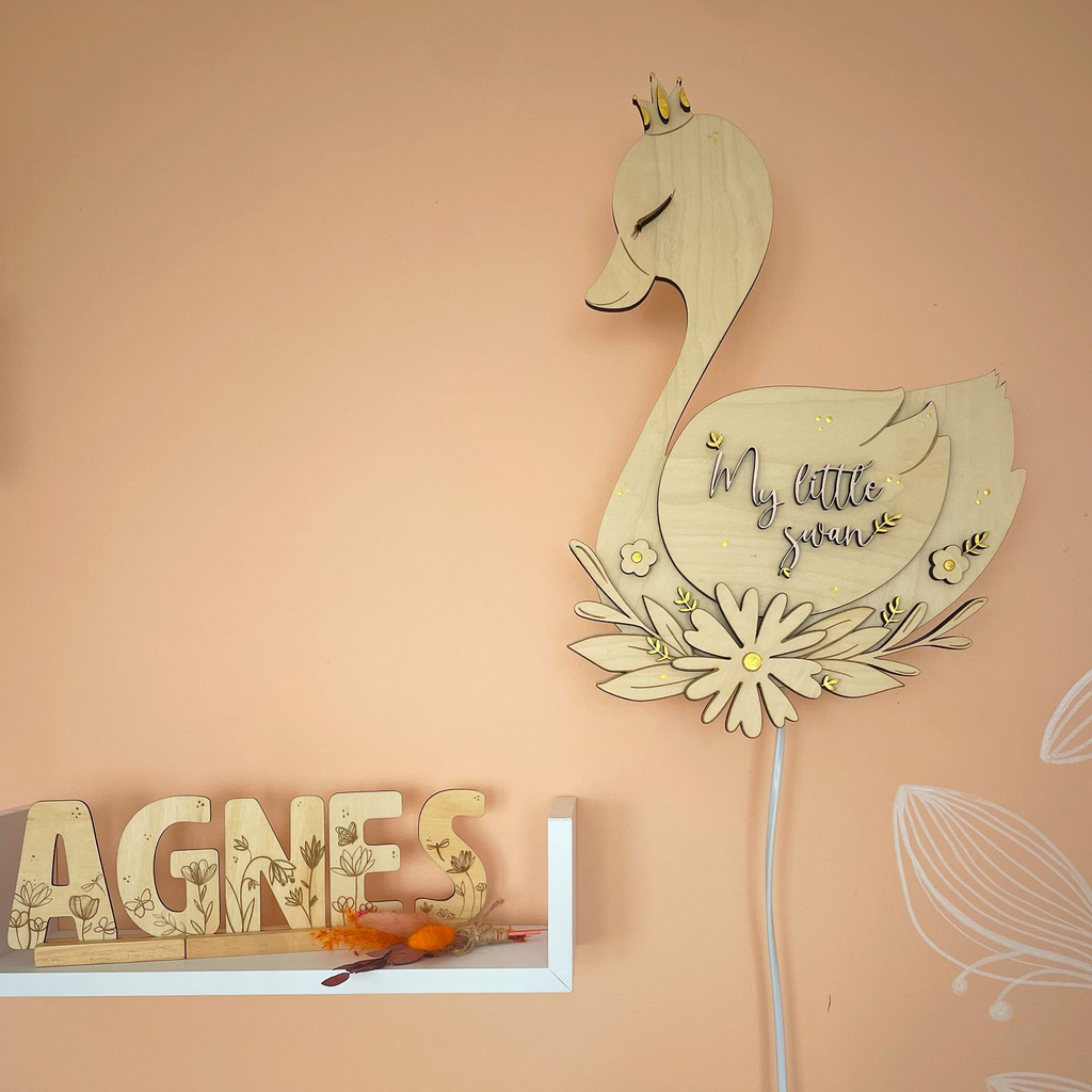 Le-Coffre-Aux-Etoiles-2000px-Veilleuse-Murale-Cygne-05.webp