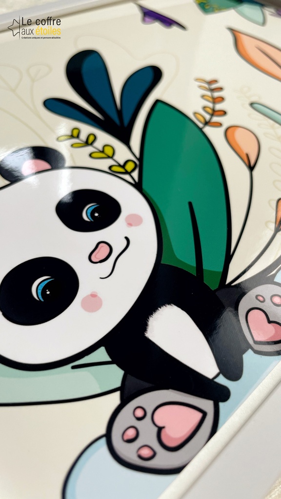 Le-Coffre-aux-etoiles-1920x1080px-Affiche-Illustration-Chambre-BEBE-Enfant-panda-02