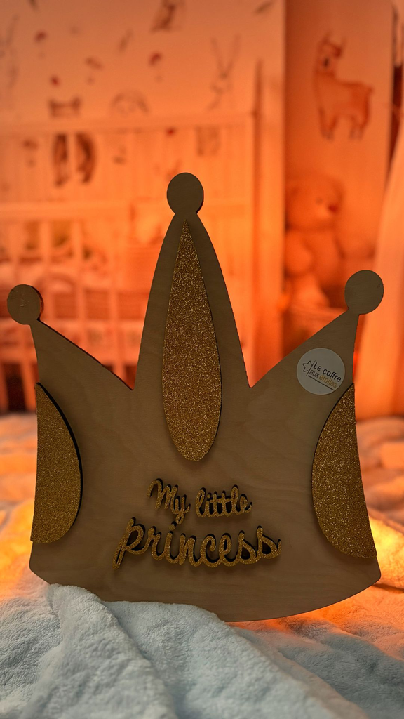 Le-Coffre-aux-etoiles-veilleuse-bois-personnalisable-Couronne-03.webp