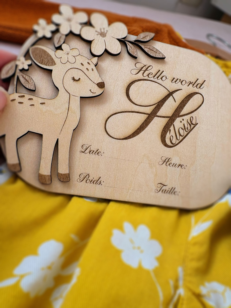 Le-Coffre-aux-etoiles-Plaque-Naissance-Hello-World-Biche-Fleurs-02-web.webp