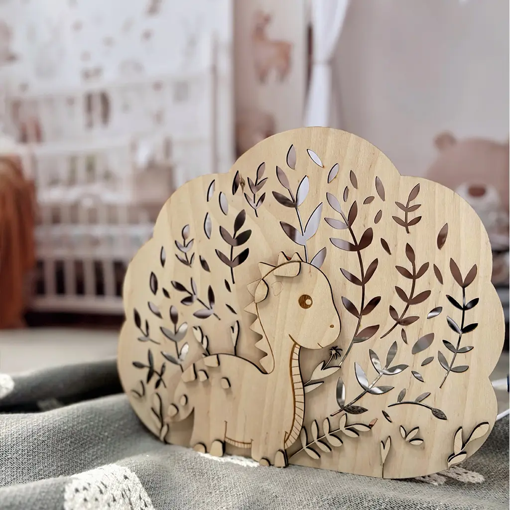 Le-Coffre-aux-etoiles-veilleuse-bois-personnalisable-foret-Dinosaure-02.webp