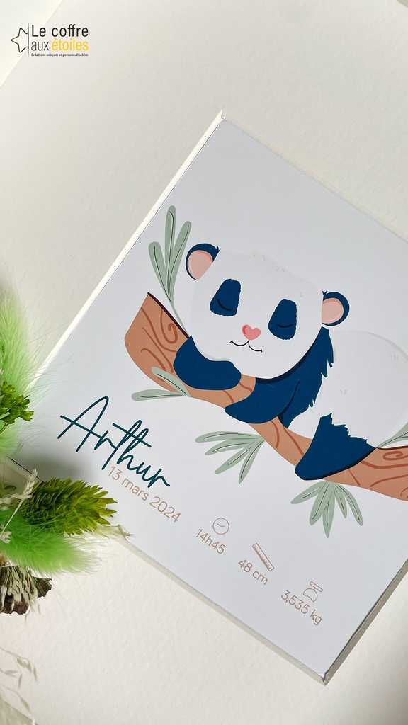 Le-Coffre-aux-etoiles-1920x1080px-Affiche-Illustration-Chambre-Bebe-Enfant-bebe-Isabelle-Fleur-De-Lune-Panda-Endormi-Naissance-04