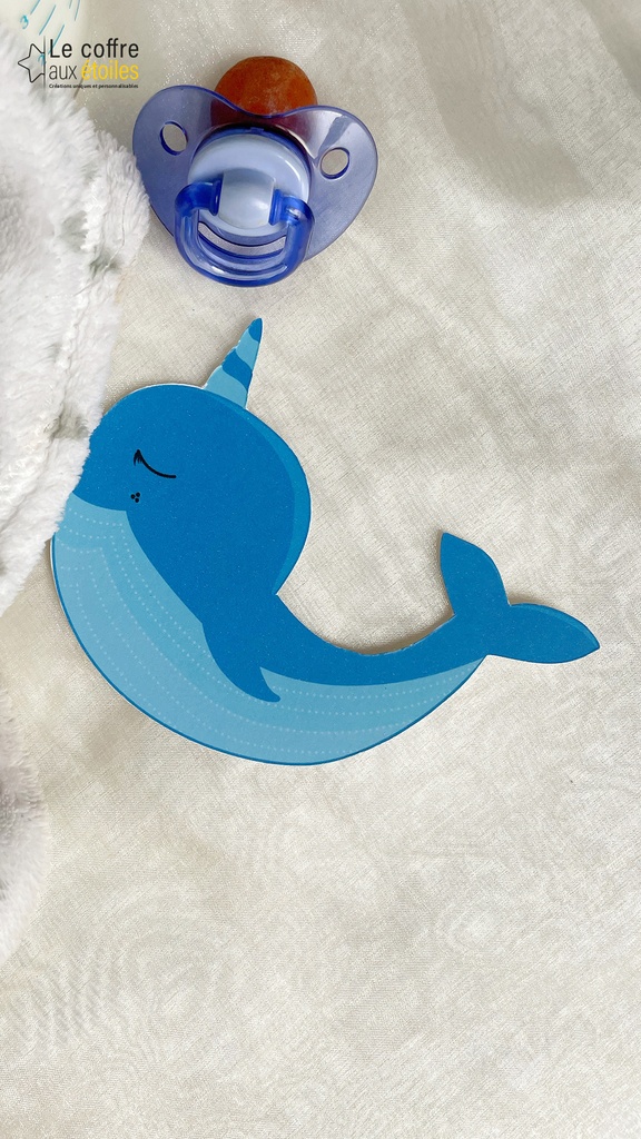 Le-Coffre-aux-etoiles-1920x1080px-fairer-part-naissance-original-baleine-bleu-04