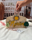 Tirelire-personnalisée-prenom-enfant-Le-Coffre-aux-etoiles-Soleil-nature-Marion-enfant-04.webp