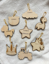 Porte-cle-Bois-cartable-prenom-enfant-le-coffre-aux-etoiles-All-04.webp