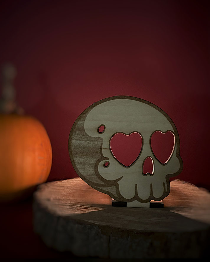 Le-coffre-aux-etoiles-photophore-Halloween-crane-bois-03.webp