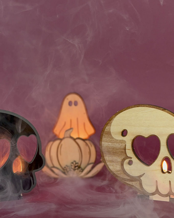 Le-coffre-aux-etoiles-photophore-Halloween-crane-bois-plexi-trio.webp