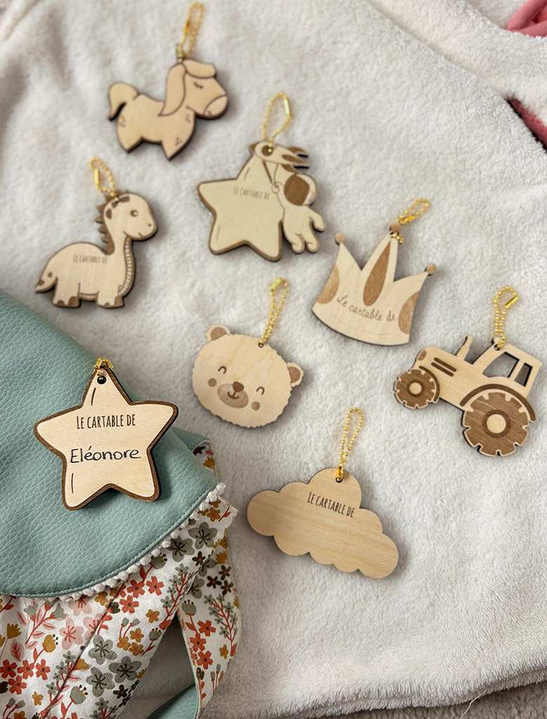 Porte-clé en bois – L'accessoire unique pour cartable & sac d'école (Étoile, Je ne souhaite pas personnaliser l'article)
